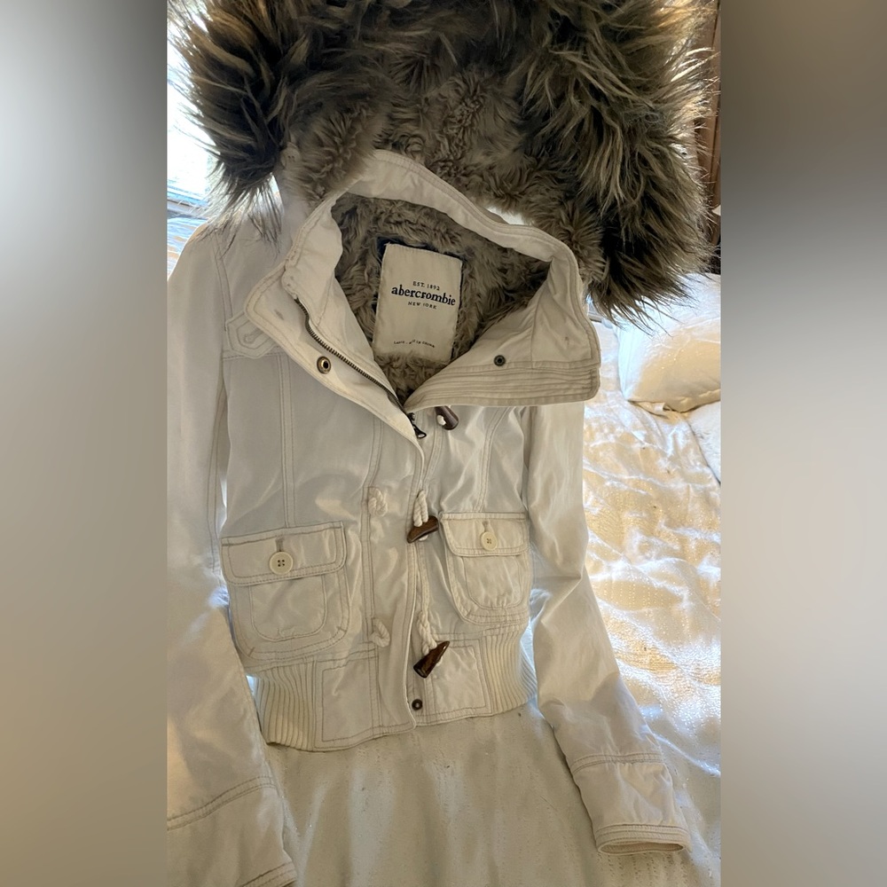 Abercrombie and Fitch White Jacket with Detachable Fur Hoodie Lining
